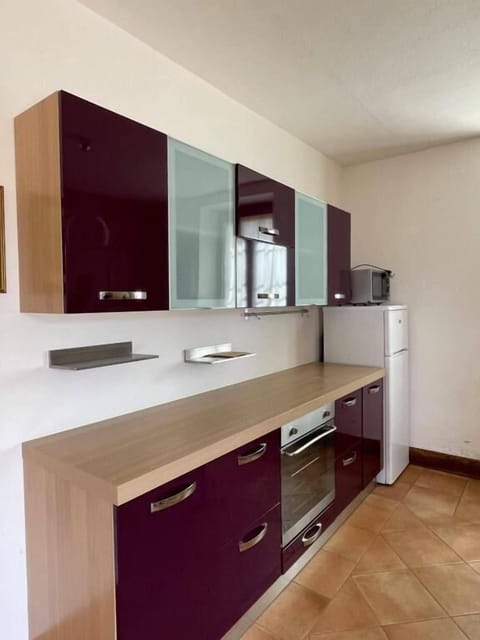 Comfort Apartment, Hill View | Private kitchen | Highchair