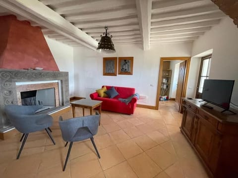 Comfort Apartment, Hill View | Blackout drapes, iron/ironing board, free WiFi, bed sheets