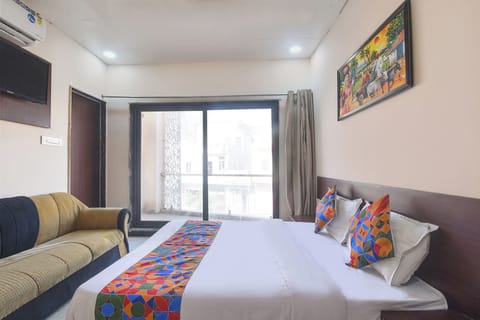 Egyptian cotton sheets, premium bedding, in-room safe, free WiFi