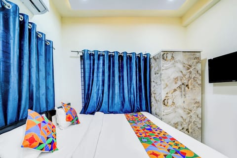 Egyptian cotton sheets, premium bedding, in-room safe, WiFi (free)
