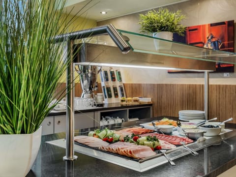Daily buffet breakfast for a fee