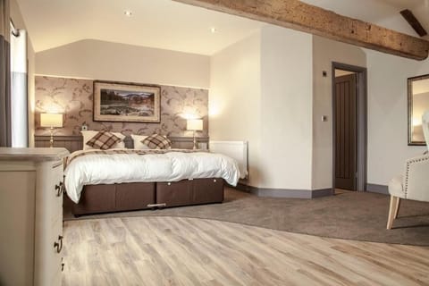 Superior Double Room, Courtyard View | Laptop workspace, free WiFi