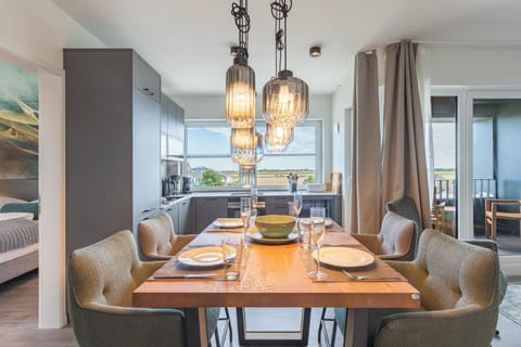 Apartment | Dining
