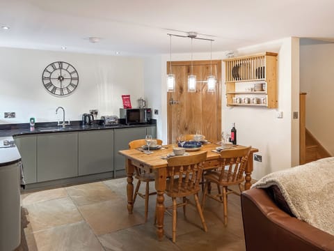 Open plan living space | Marl Barn, Little Hayfield