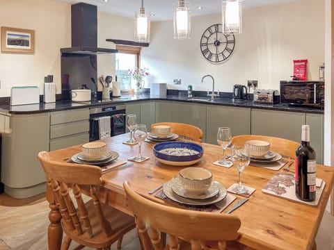 Open plan living space | Marl Barn, Little Hayfield