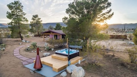 Hot tub with outdoor Malm fireplace - creating a romantic atmosphere