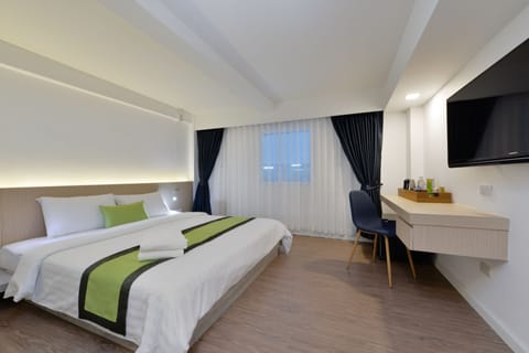 Minibar, in-room safe, desk, free WiFi