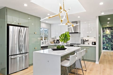 House (3 Bedrooms) | Private kitchen | Coffee/tea maker, electric kettle, dining tables