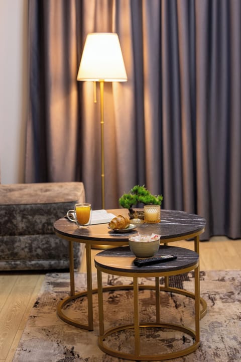 Deluxe Apartment | Living area