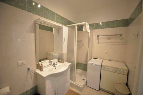 Classic Apartment, Balcony, Hill View | Bathroom