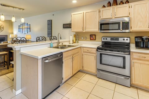 Kitchen | Keurig/Drip Coffee Maker | Blender | Toaster | Cooking Basics