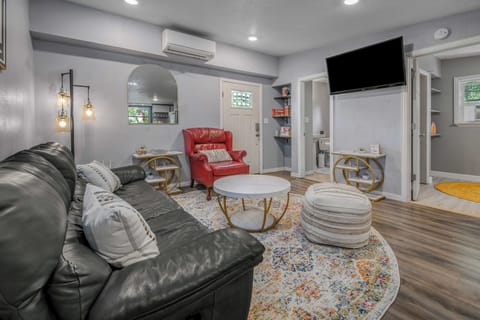 College Station Vacation Rental | 2BR | 1.5BA | 750 Sq Ft | 3 Steps Required