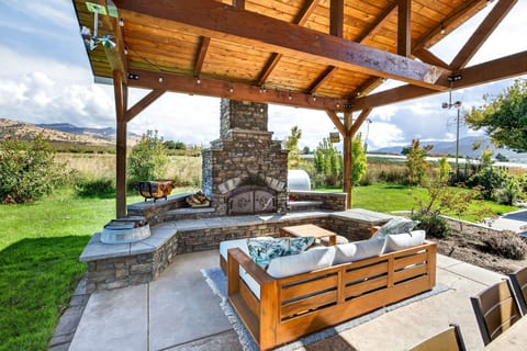 Family Villa, Multiple Bedrooms, Valley View | Outdoor dining