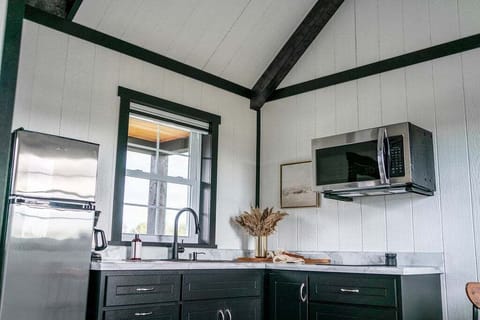 Enjoy making delicious meals in the kitchenette