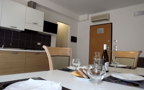 Autumn, Kitchen, Living Room, Spring, Summer