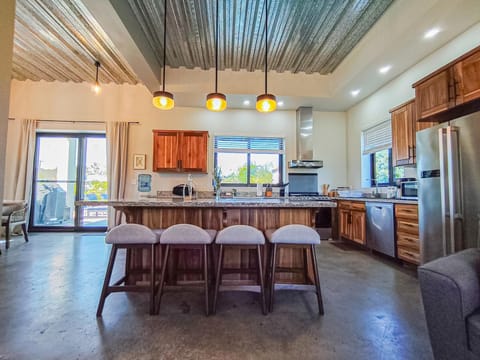 Emerald Blue Villa - Modern 2BR w/ Rooftop & Pool (5551)