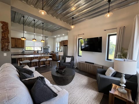 Emerald Blue Villa - Modern 2BR w/ Rooftop & Pool (5085)