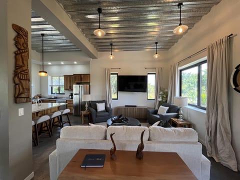 Emerald Blue Villa - Modern 2BR w/ Rooftop & Pool (5084)