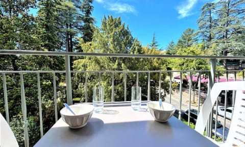 Apartment | Outdoor dining