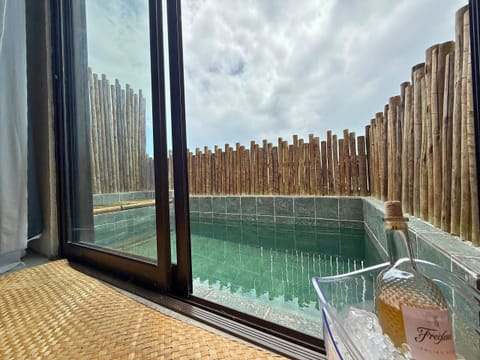Studio | Pool