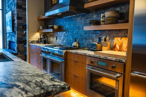 Fully Equipped with Three Ovens