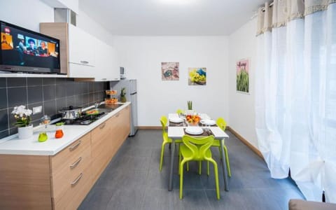 Autumn, Kitchen, Living Room, Spring, Summer