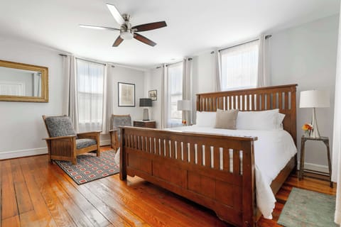 Bedroom: King Bed
