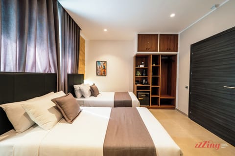 Double or Twin Room | In-room safe, desk, laptop workspace, iron/ironing board