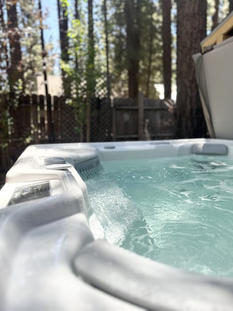 House, 3 Bedrooms | Outdoor spa tub