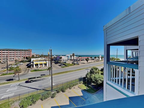 Welcome To Casa Del Mar 323!
