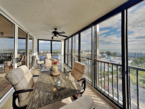 Welcome to  Ocean Harbor 1002