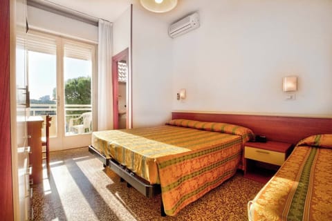 Triple Room | In-room safe, free WiFi