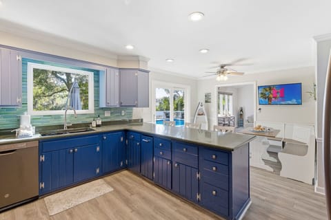 Kitchen with Breakfast Nook, Big Counter & Easy Pool Access
