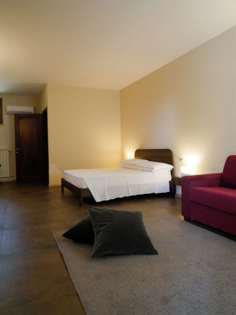 Classic Room | In-room safe, desk, laptop workspace, free WiFi