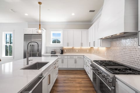 30A Sunrise 2nd Floor Full Kitchen