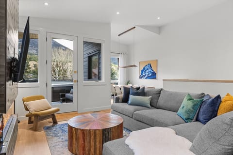 Birght open concept living area with high vaulted ceilings and expansive windows - designed with comfort in mind