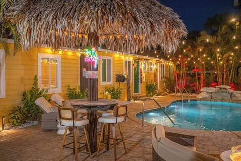 6WestBeachCottagesMadeiraBeachFL_0567