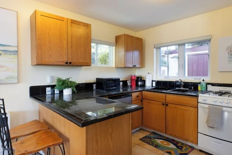 540_W_Cliff_Dr_50_LOWRES