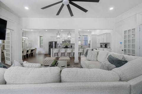 3ac557bb21f84893bf36697fa5ff583e