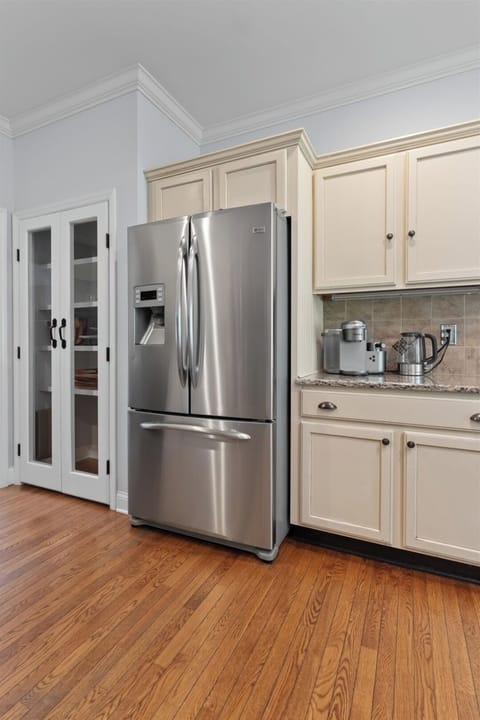 14-265 Merion Circle Kitchen 4