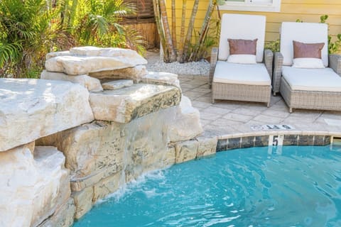 6WestBeachCottagesMadeiraBeachFL_0185