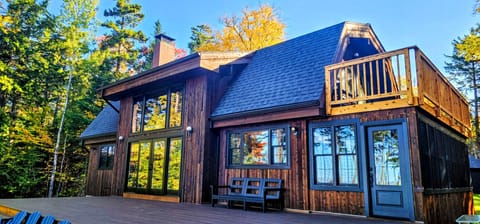 Rustic cabin charm meets lakeside serenity