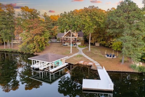 Beautiful Lakefront Setting