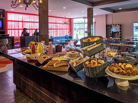 Daily buffet breakfast for a fee