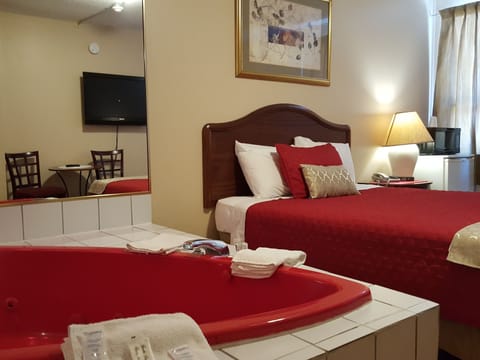 Deluxe Room, Jetted Tub | Iron/ironing board, free WiFi, bed sheets