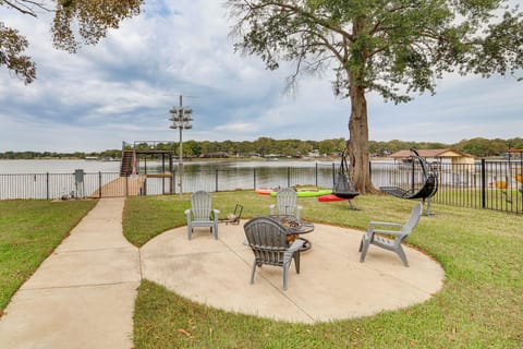 Mabank Vacation Rental | 4BR | 3.5BA | 2,800 Sq Ft | Step-Free Entry