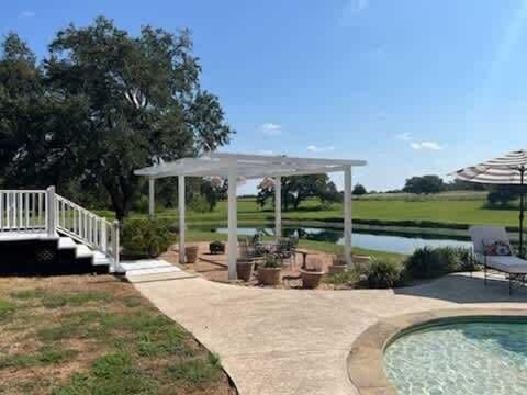 Shared pool with guest house overlooking the pond!