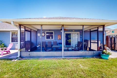 Large screened-in outdoor patio
