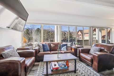 Living Room - Lift Condo 301A - Breckenridge Vacation Rental