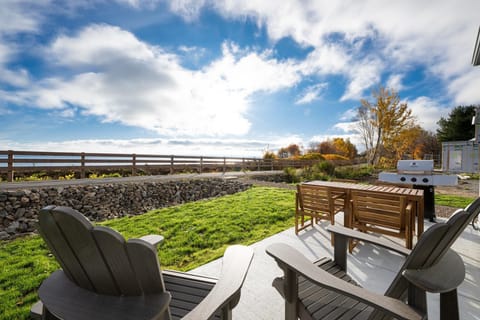 Settle in for a riverside evening with fresh air and good company.
